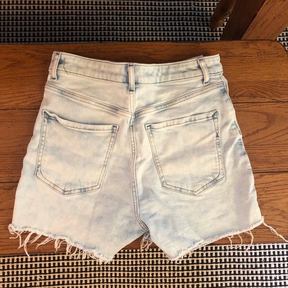 Express high waisted jean short - size 4 - Picture 2 of 3